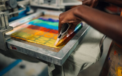 How Silkscreen Printing in Singapore Keeps Your Designs Vibrant After Many Washes